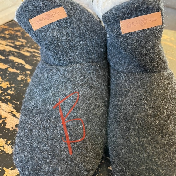 Shoes women’s size 10-11 - Picture 3 of 7